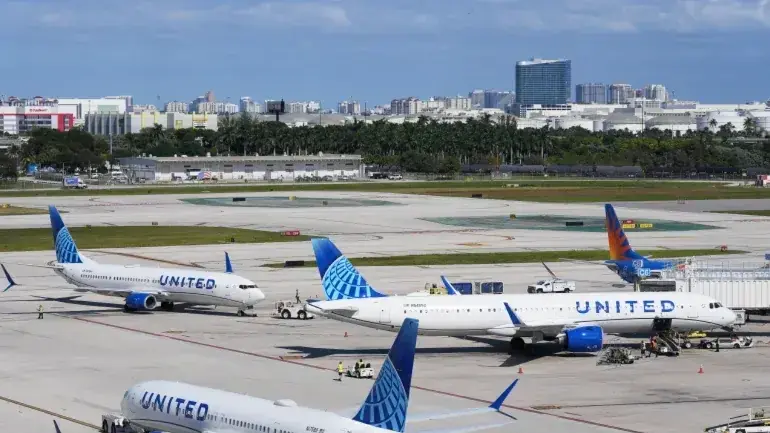 Mỹ khôi phục các chuyến bay sau khi Chính phủ mở cửa